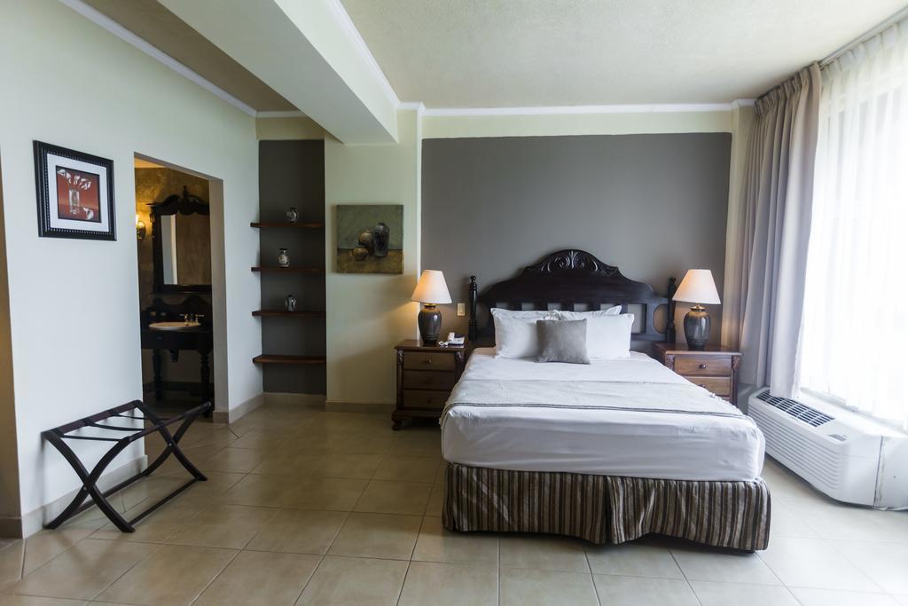 Altos De Fontana Hotel Managua Ruang foto