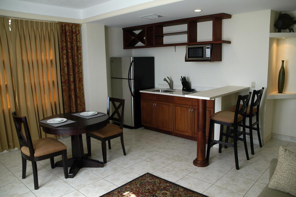 Altos De Fontana Hotel Managua Ruang foto