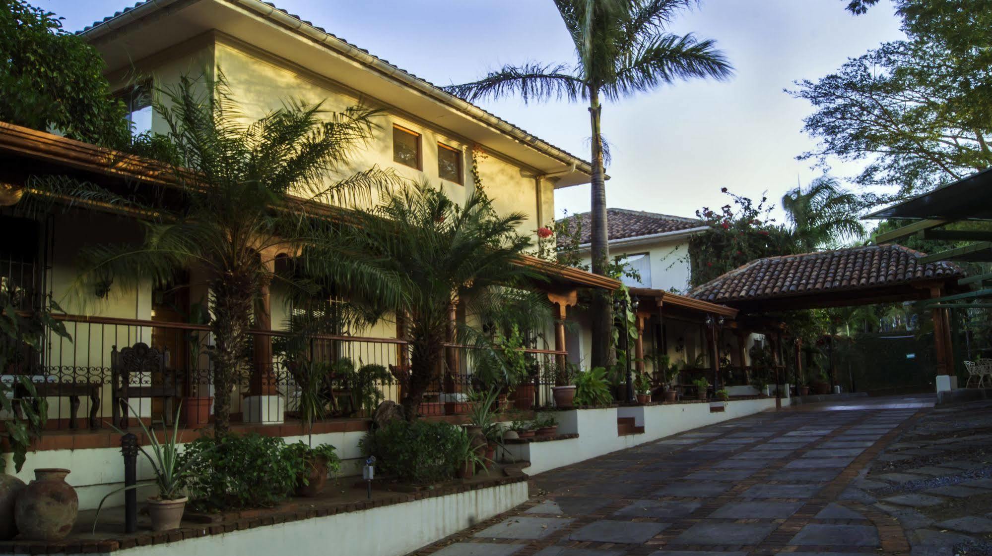 Altos De Fontana Hotel Managua Bagian luar foto