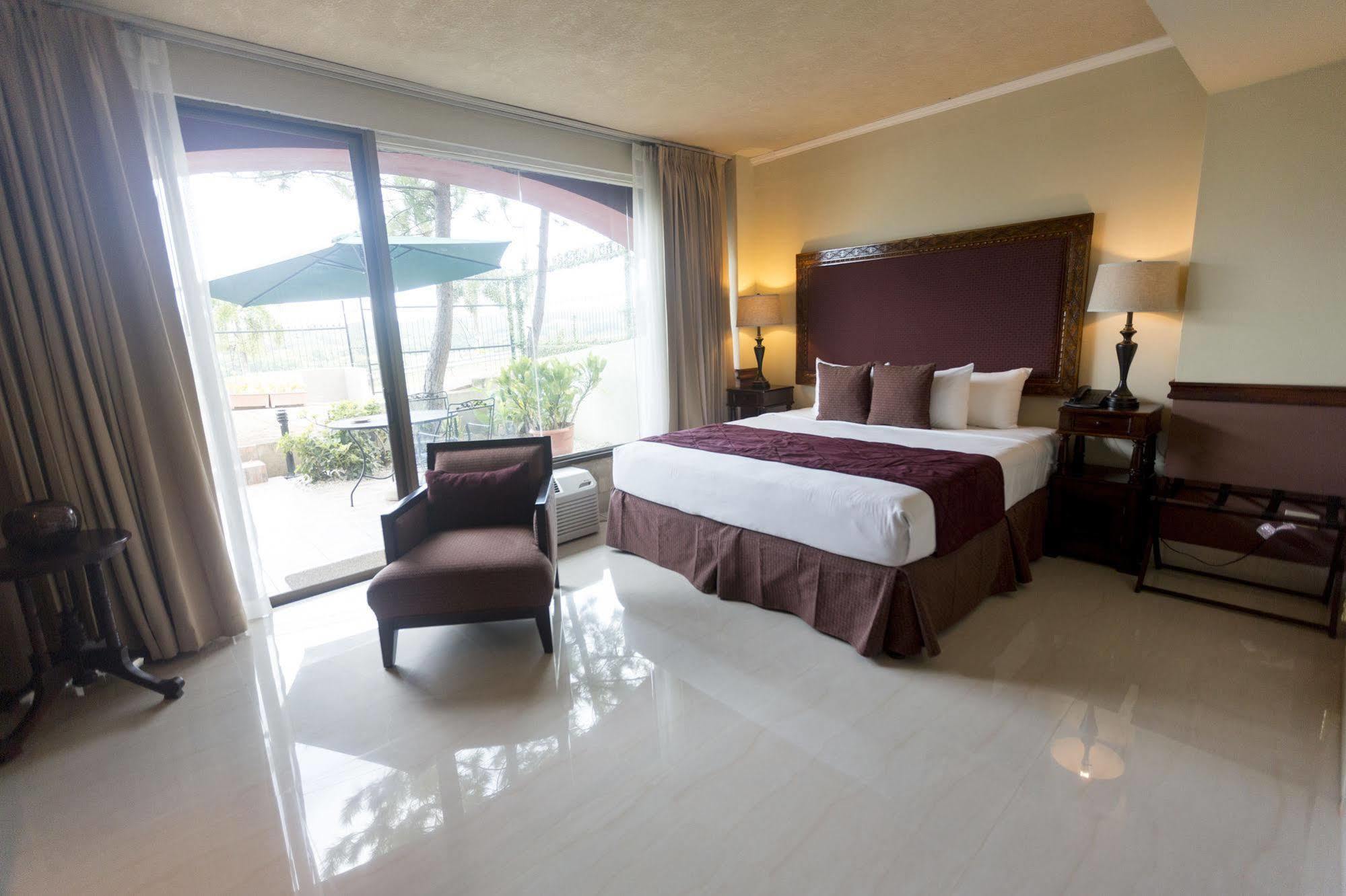 Altos De Fontana Hotel Managua Bagian luar foto